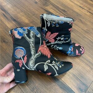 Zara  Ankle Boots Embroidered Floral Size 35 US 5 Black Satin Multicolor
